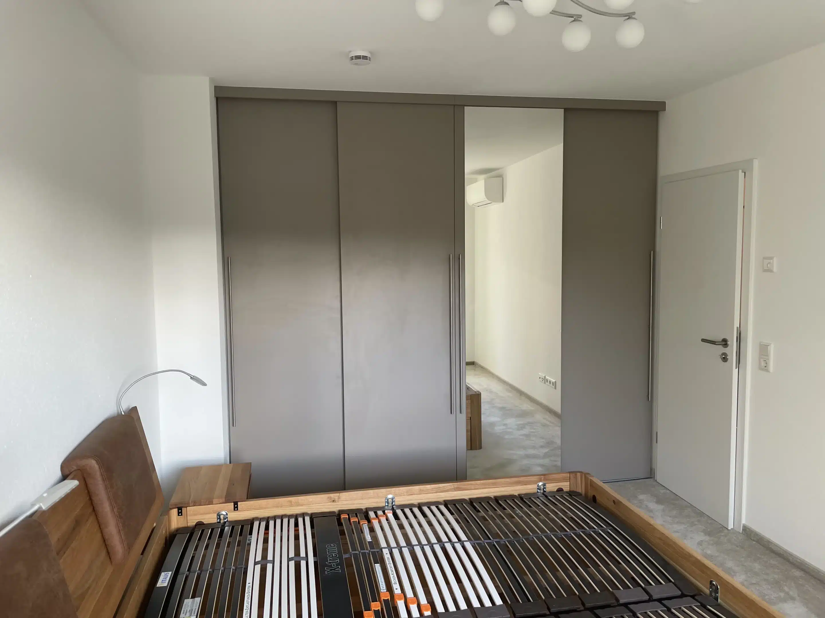 Maßgefertigte Wohnwand und Sideboard